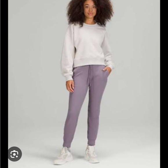 Lululemon Ready to Rulu High Rise Jogger Purple Size 8 Travel Hike Athletic - Picture 1 of 11